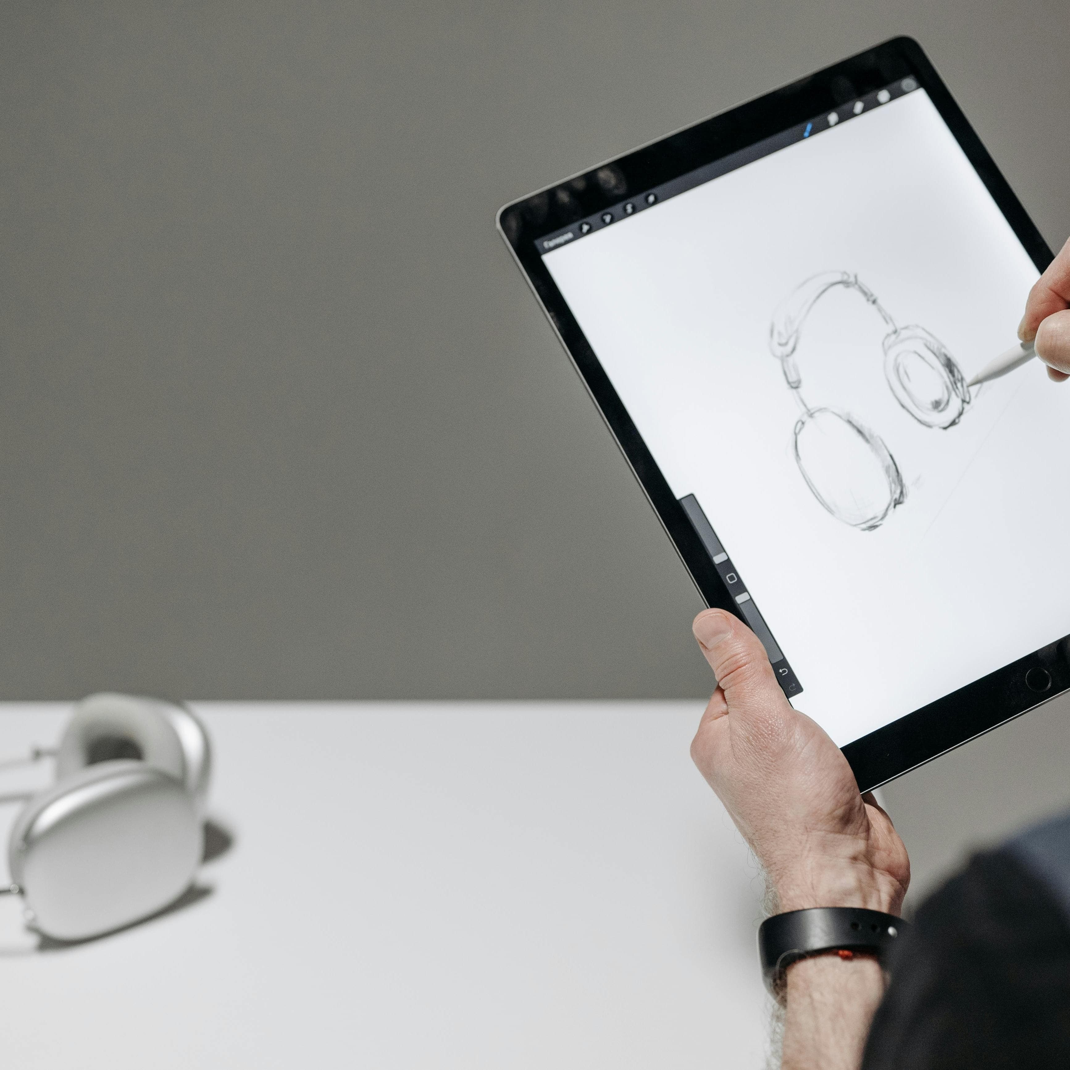 Maplin Stylus Pen for Post-2018 Apple iPad Models with Magnetic Casing & Super Fine Nib
